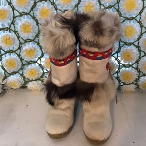 Goat hair and leather boots. Shearling Lines. 7-8